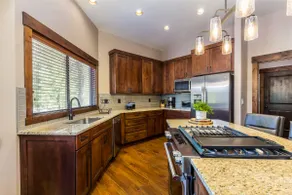 WARB10 - Gorgeous, Updated Home, Private Hot Tub, Air Condition and Ping Pong - Image 2