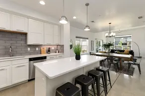 Gorgeous Townhome Steps from the Brewery District! - Image 2