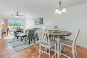 Sea Breeze Retreat-Direct Ocean Front 2/2 - Image 4