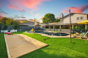 Top-Rated Modern Family Oasis — Pool & Mini Golf - Image 4