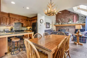 Ski-on Ski-Off Killington 2 BR Condo at Sunrise, with Pool, Hot Tub and Gym - Image 3