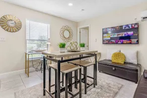 Ben’s High Roller Luxury Suite - Image 2