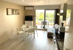 new cocooning studio and terrace port de hyères - Image 2
