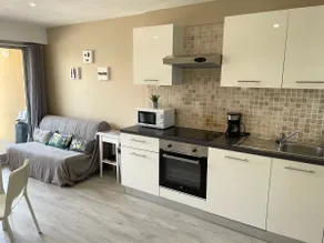 new cocooning studio and terrace port de hyères - Image 3