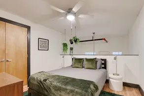Lovely 1-Bedroom Loft with Free Parking and Wifi - Image 5