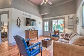 'The Ruebling House': Bright, Modern, & Renovated! - Image 4