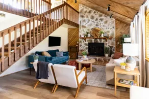 'Whispering Hollow Lodge' on Greer Main St! - Image 3