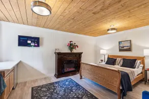 Guest Cottage with Lake Access, Row Boat, Kayaks - Image 2