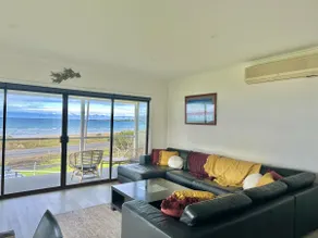 Seaspray Beach House - Pet Friendly - 50m to Beach - Image 2