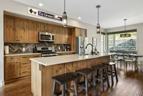 Brand New, High End Unit, Perfect for families! - Image 5