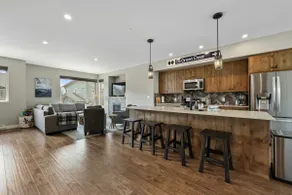 Brand New, High End Unit, Perfect for families! - Image 4