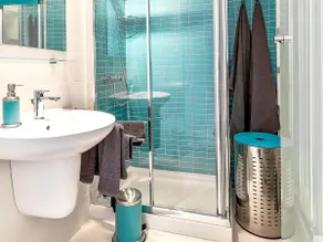 HS LUXURY HOLIDAYS , THREE BEDROOM H5 - Image 2