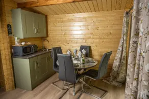 Luxury Lodge with Private Hot Tub - Image 5