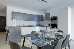 Chic 2BR Apartment, Ideal Location by Buena Vista - Image 2