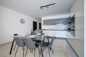 Chic 2BR Apartment, Ideal Location by Buena Vista - Image 5