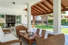 Charming Villa Near The Beach - Image 4