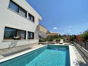 Holiday Home Ira mit Pool, Familienfreundlich, WiFi, Parken, Haustiere erlaubt - Image 3