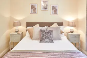 Host & Stay | Kingfisher Cottage - Image 2