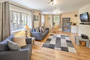 Host & Stay | Kingfisher Cottage - Image 3