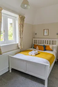 Historic 2 bed gatehouse in private parkland - Image 5