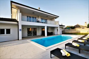 New Villa with Pool - Image 5
