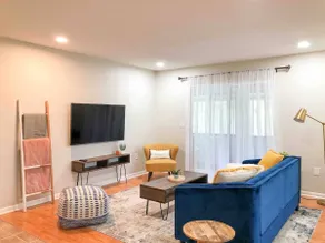 Lovely 3bed/2bath Apartment - Second floor unit! - Image 3