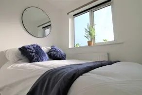 Free Parking. Fibre WiFi. Hotel Linen. City 15mins - Image 2