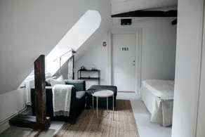 Bright studio on Top Floor - Image 4