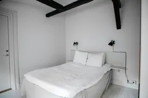 Bright studio on Top Floor - Image 2