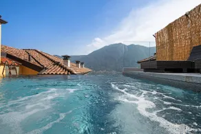 Ático en Colonno con vistas al lago, piscina infinita y jacuzzi - Image 5