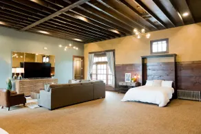 Depot Flat - Kitchenette, 2 Queen Murphy Beds, Large Sitting Area - Image 5