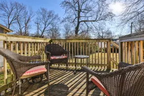 Prime Location Cottage- King Suite- near Bass Pro - Image 5