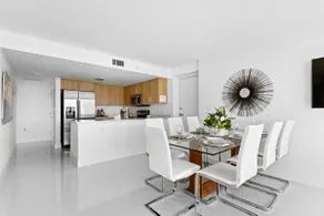 Designer 3BR Penthouse Rooftop pool Walk to beach - Image 5