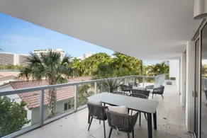 Getaway 2BR Condo Rooftop Pool Steps to the Beach - Image 2