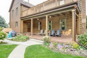 Awesome Cabin with Fire Pit and Hot-tub in Kingsville, Ontario - Image 2