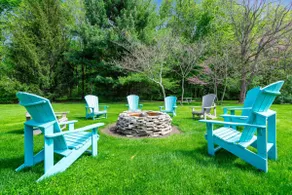 Awesome Cabin with Fire Pit and Hot-tub in Kingsville, Ontario - Image 3