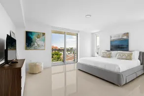 Exclusive 2BR Apt Pool Jacuzzi Walk to Shops - Image 3