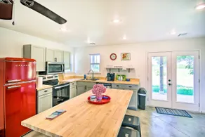 2 Mi to Marinas & Grove: Cozy Cabin w/ Grill - Image 5