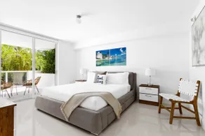 Luxurious 2BR 3BA Walk to Beach Pool Jacuzzi - Image 4