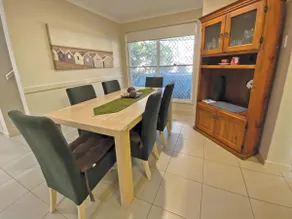 Contemporary 2 level townhouse, Central Location. - Image 4