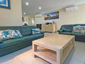 Contemporary 2 level townhouse, Central Location. - Image 3