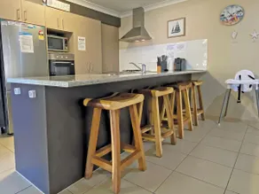 Contemporary 2 level townhouse, Central Location. - Image 5