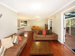 Large beachside house in quiet bush surroundings - Image 4