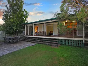 Large beachside house in quiet bush surroundings - Image 2