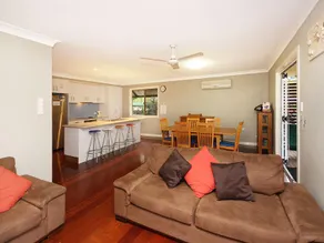 Large beachside house in quiet bush surroundings - Image 5