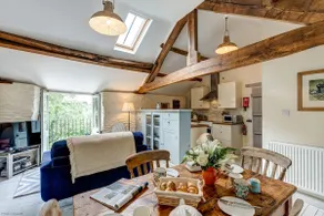 The Hayloft: Charming Cotswolds Retreat For Two - Image 3