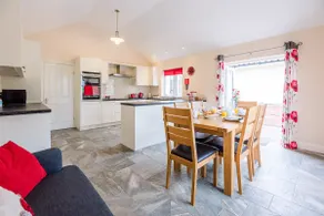 Grove Farm Bungalow with swimming pool, Dallinghoo - Image 3
