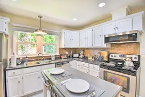 Charming Hampton Home w/ Yard: 2 Mi to Beach! - Image 3