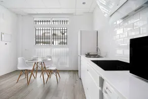 Venus 2 Apartment - Image 2
