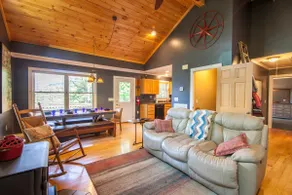 Outdoorsy Cabin Near Downtown - Image 5